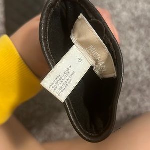 Michael Kors gloves size 6